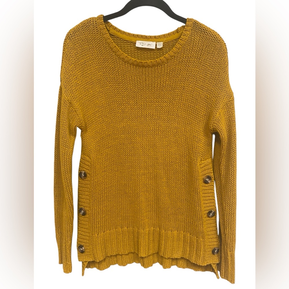 RD Style Sweater Women’s Size Medium Gold Loose Knit Drop Sleeve Button Details
